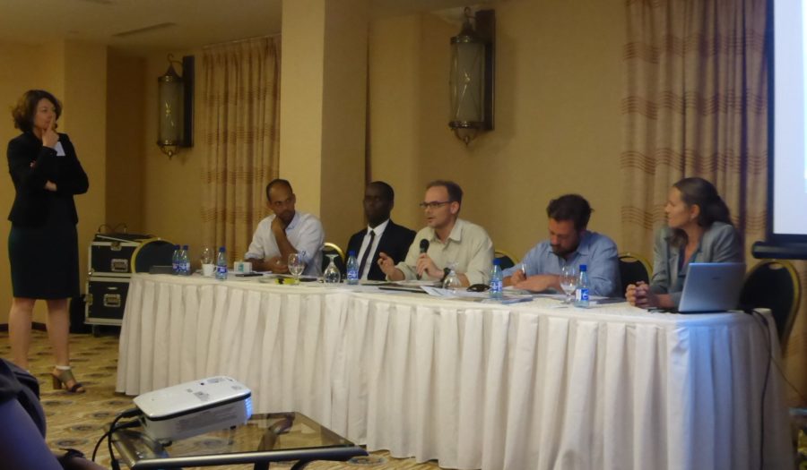 Presentatie van onderzoek aan mijnbouwers, ambtenaren, politici en andere belangstellenden, Paramaribo, Suriname.